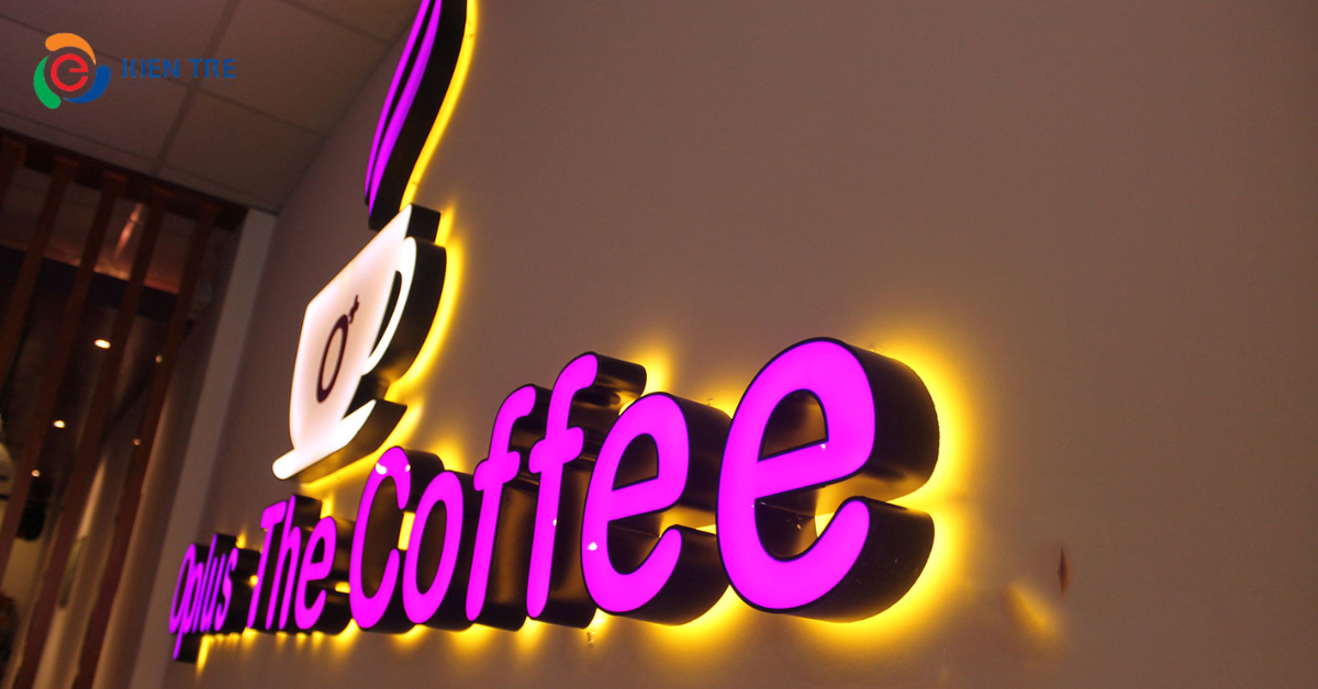 So sánh hộp đèn hút nổi chữ mica