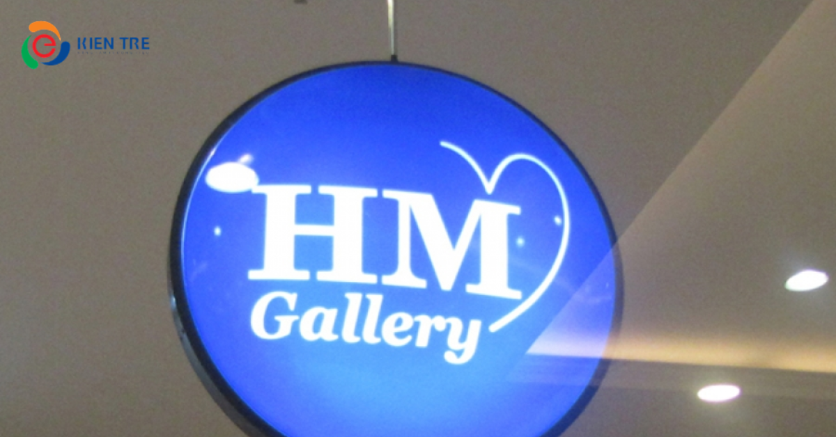 Biển hiệu ngoài trời sáng rõ, thu hút khách