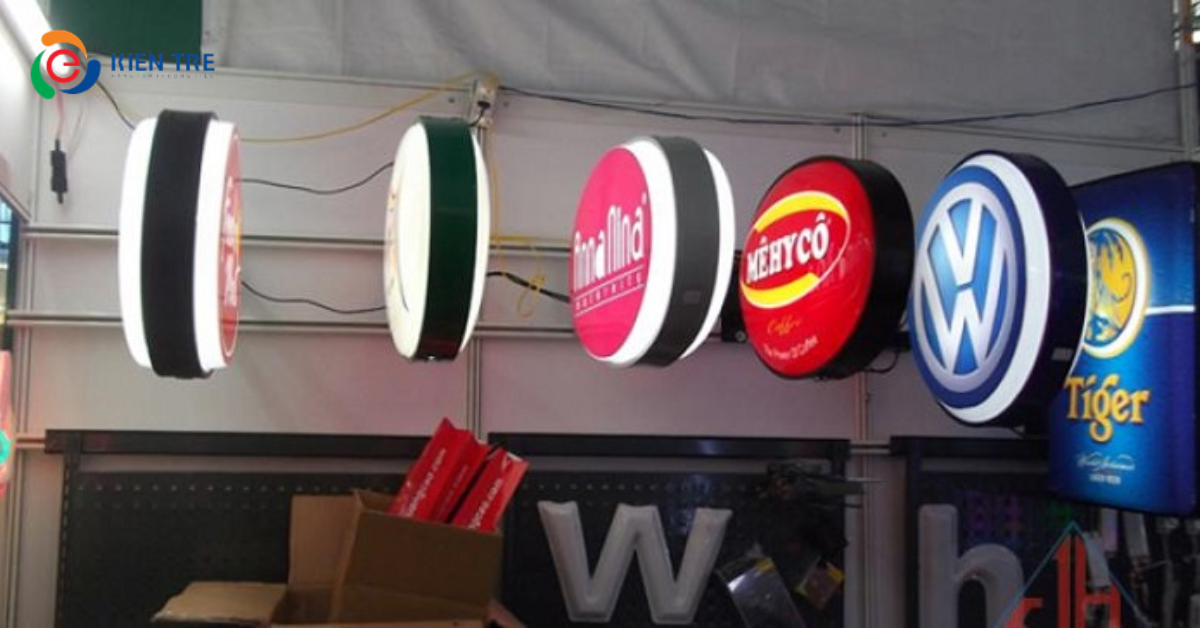 Thi công hộp đèn ngoài trời chắc chắn, an toàn